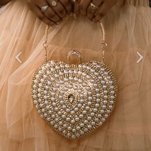 Elegant Pearl Heart-Shaped Clutch in Gold